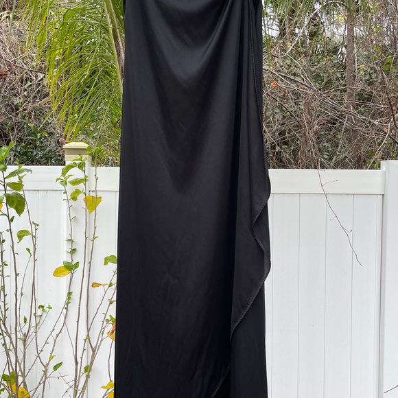 Formal black dress with sequence shoulder strap - Picture 4 of 4